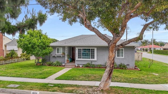Backyard, Exterior, Facade, Ranch