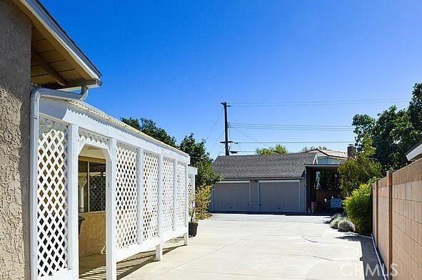 Detached Garage, Exterior
