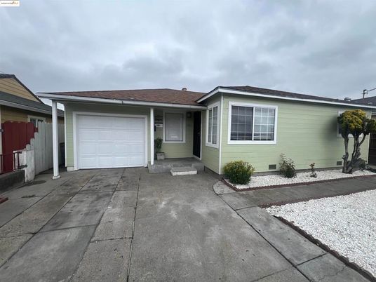 Attached, Exterior, Facade, Ranch
