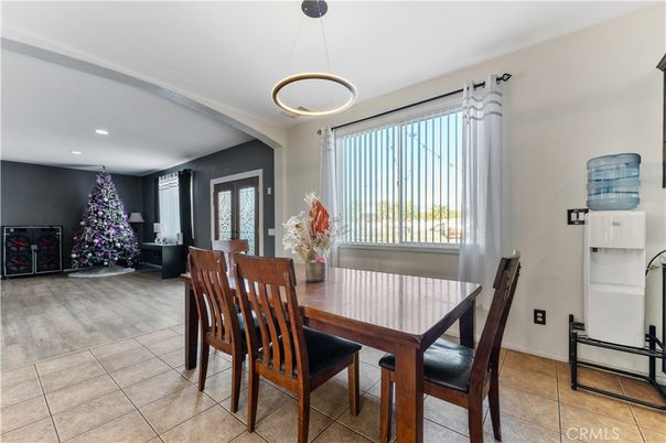 Dining room, Fireplace, Interior, Pendant Lights, Recessed Lighting