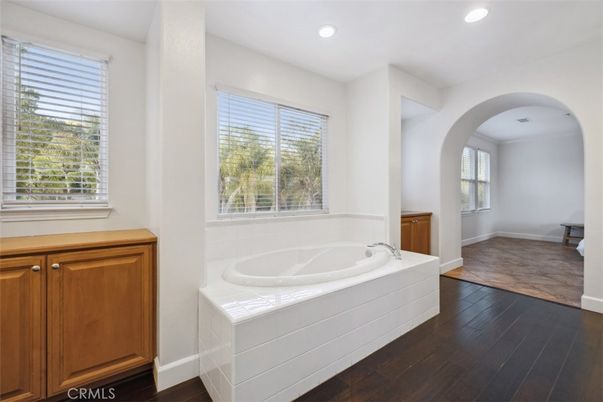 Bathroom, Interior, Recessed Lighting, Wood Texture Flooring