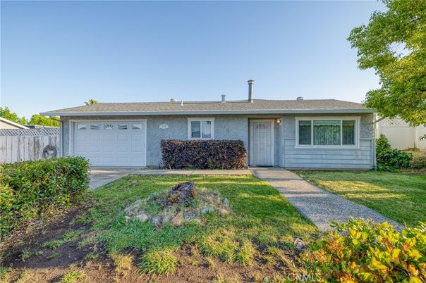 Attached, Exterior, Facade, Ranch