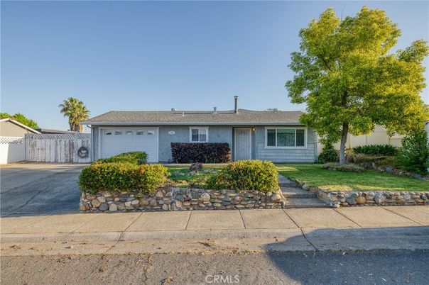 Attached, Exterior, Facade, Ranch