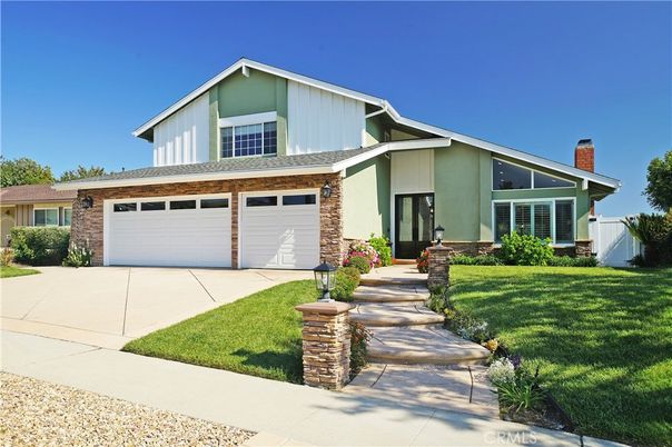 Attached, Exterior, Facade, American Craftsman