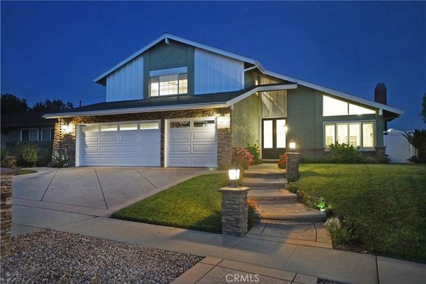 Attached, Exterior, Facade, American Craftsman