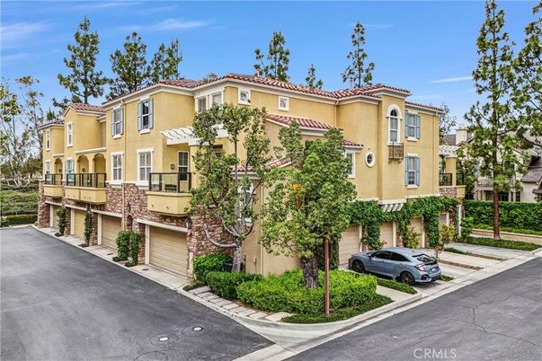 Attached, Exterior, Facade, Mediterranean
