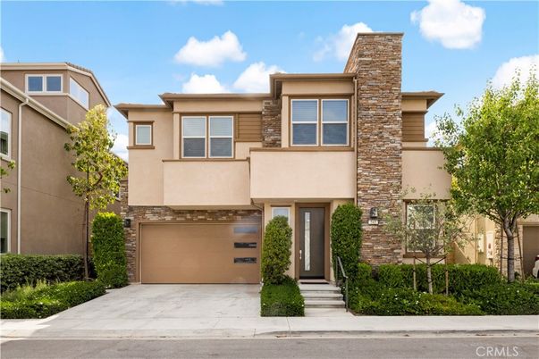 Attached, Exterior, Facade, Brick Facade, Modern
