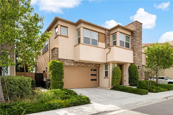 Attached, Exterior, Facade, Mediterranean