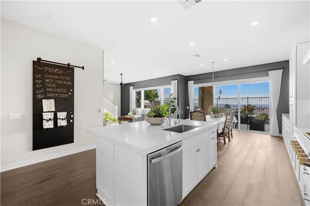 Dining room, Interior, Kitchen, Pendant Lights, Recessed Lighting, Wood Texture Flooring