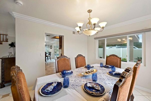 Chandelier, Dining room, Interior