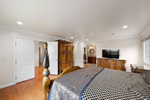 Bedroom, Interior, Recessed Lighting, Wood Texture Flooring