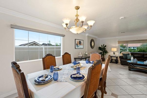 Chandelier, Dining room, Interior