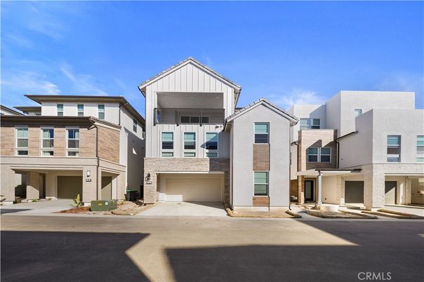 Attached, Exterior, Facade, Rowhouse