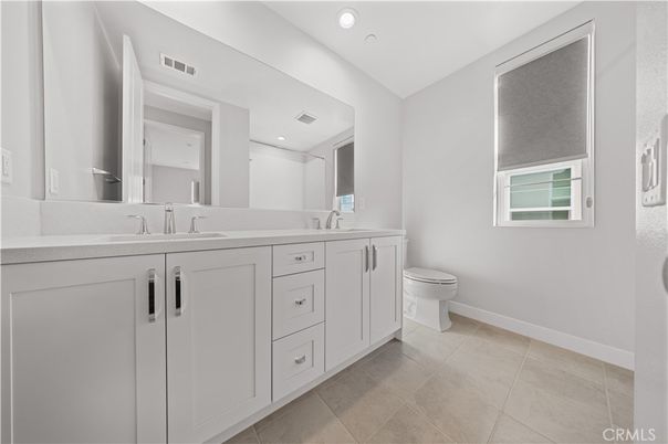 Bathroom, Dual Sink Vanities, Interior, Recessed Lighting