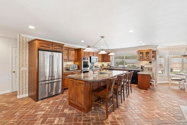 Dining room, Interior, Kitchen, Pendant Lights, Recessed Lighting, Stainless Steel Appliances