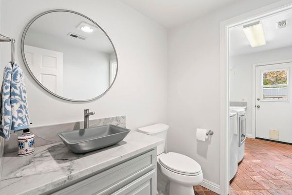 Bathroom, Interior, Recessed Lighting