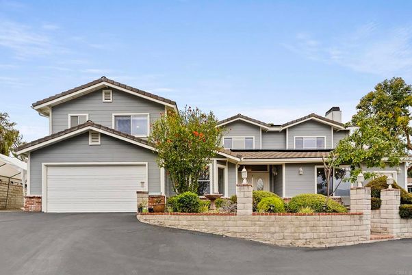Attached, Exterior, Facade, American Craftsman
