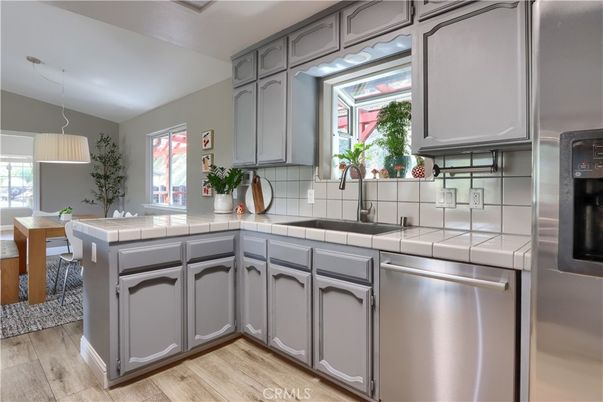 Dining room, Interior, Kitchen, Pendant Lights, Stainless Steel Appliances, Tile Countertops, Wood Texture Flooring