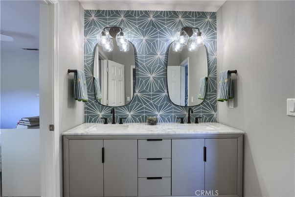 Bathroom, Dual Sink Vanities, Interior, Washer