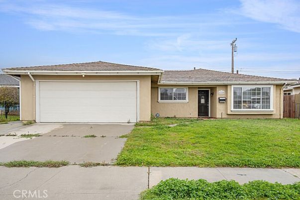 Attached, Backyard, Exterior, Facade, Ranch