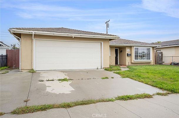 Attached, Exterior, Facade, Ranch