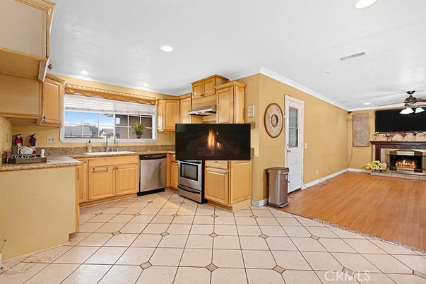 Fireplace, Interior, Kitchen, Recessed Lighting, Wood Texture Flooring