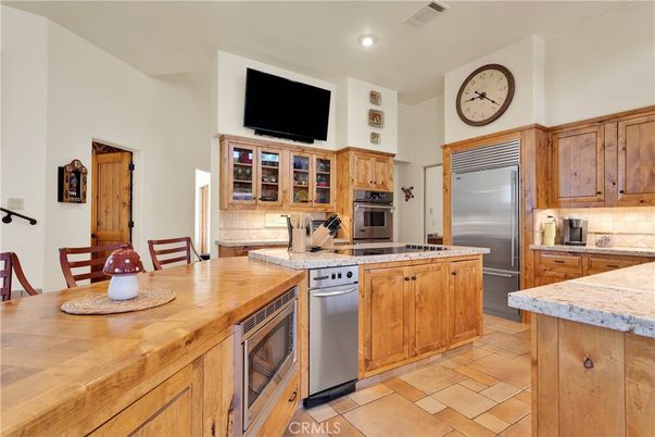 Dining room, Interior, Kitchen, Recessed Lighting, Stainless Steel Appliances