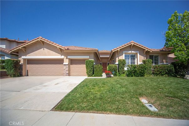 Attached, Exterior, Facade, Mediterranean