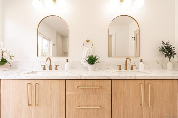 Bathroom, Dual Sink Vanities, Interior