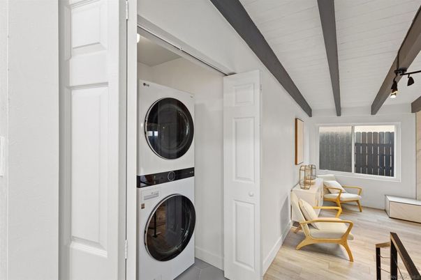 Interior, Utility Closets, Washer, Wood Texture Flooring