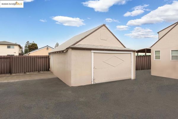 Detached Garage, Exterior