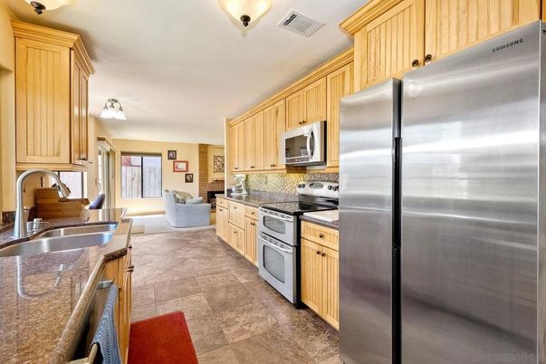 Interior, Kitchen, Living room, Stainless Steel Appliances