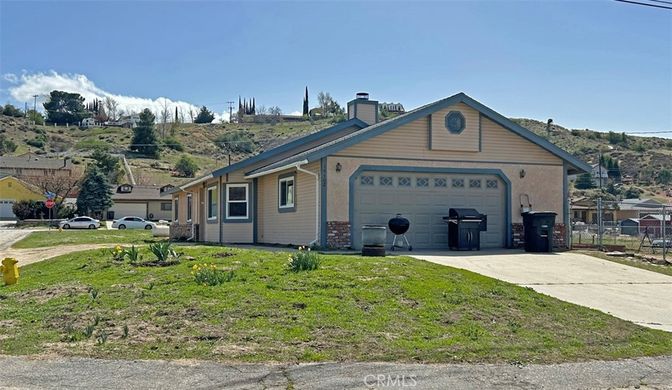 Attached, Exterior, Facade, Ranch