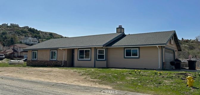 Attached, Exterior, Facade, Ranch