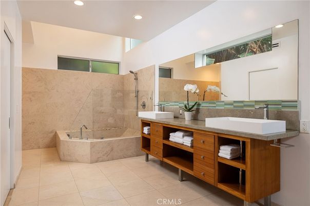Bathroom, Dual Sink Vanities, Interior, Recessed Lighting