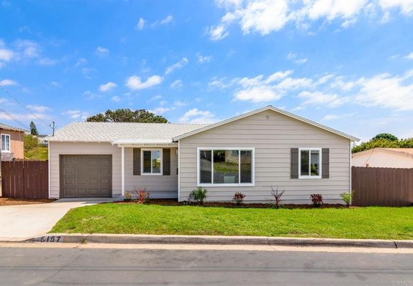 Attached, Exterior, Facade, Ranch