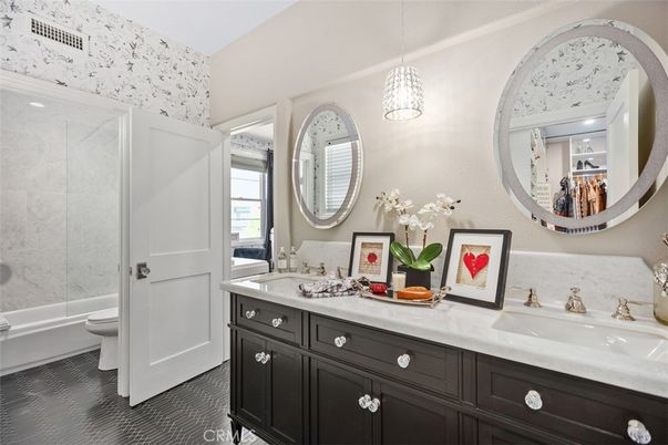 Bathroom, Dual Sink Vanities, Interior, Pendant Lights