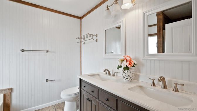 Bathroom, Dual Sink Vanities, Interior