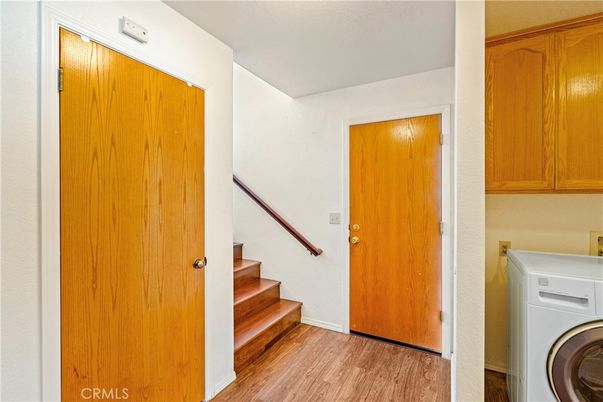 Interior, Washer, Wood Texture Flooring