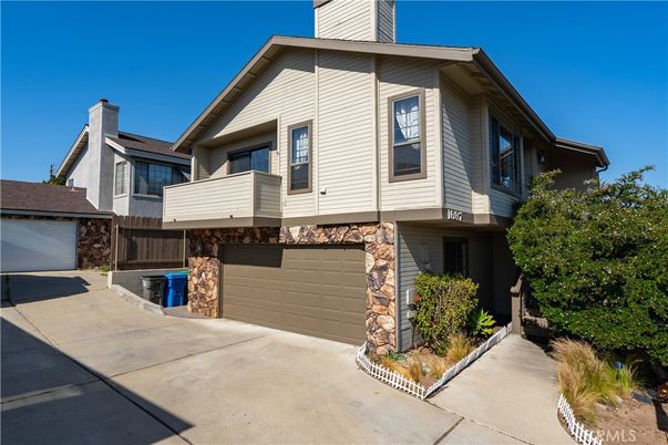 Attached, Exterior, Facade, American Craftsman