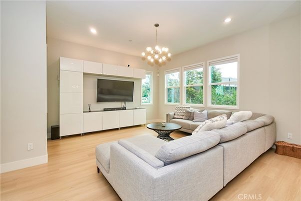 Interior, Living room, Pendant Lights, Recessed Lighting, Wood Texture Flooring