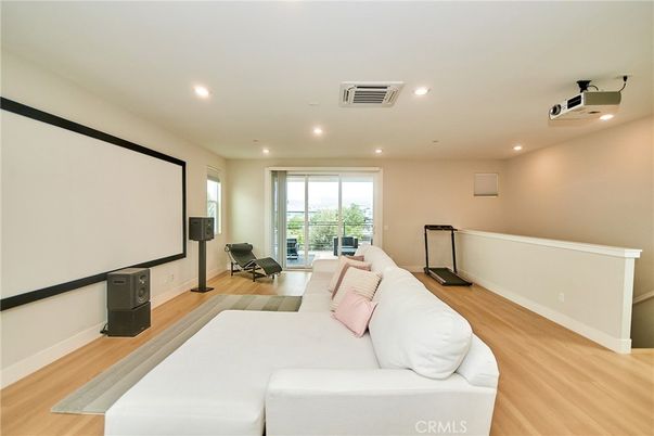 Interior, Projection Screen, Recessed Lighting, Wood Texture Flooring