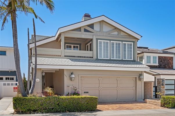 Attached, Exterior, Facade, American Craftsman