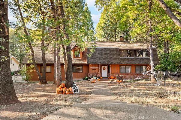Exterior, Facade, Brick Facade, Log Home
