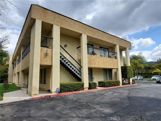 Exterior, Facade, Modern