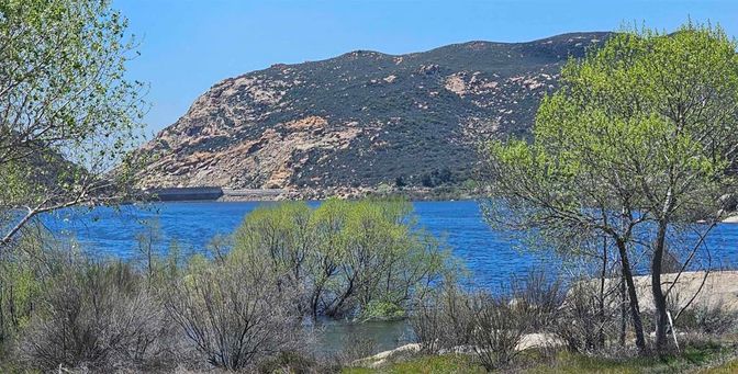 Exterior, Lake