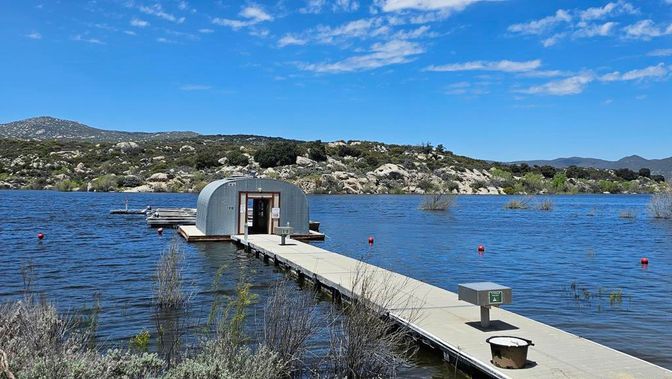 Exterior, Lake