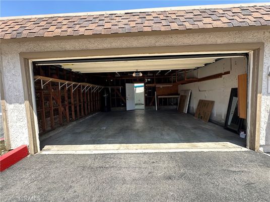 Exterior, Garage