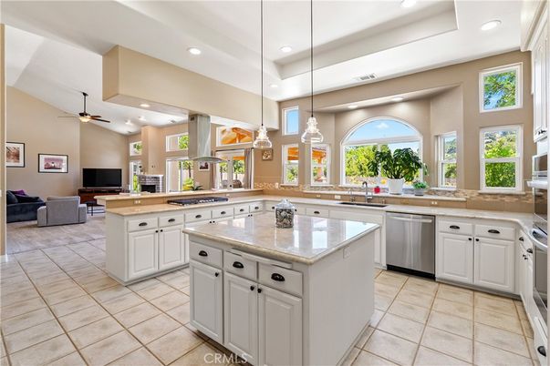 Interior, Kitchen, Living room, Pendant Lights, Recessed Lighting, Stainless Steel Appliances