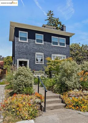 Exterior, Facade, Raised Ranch